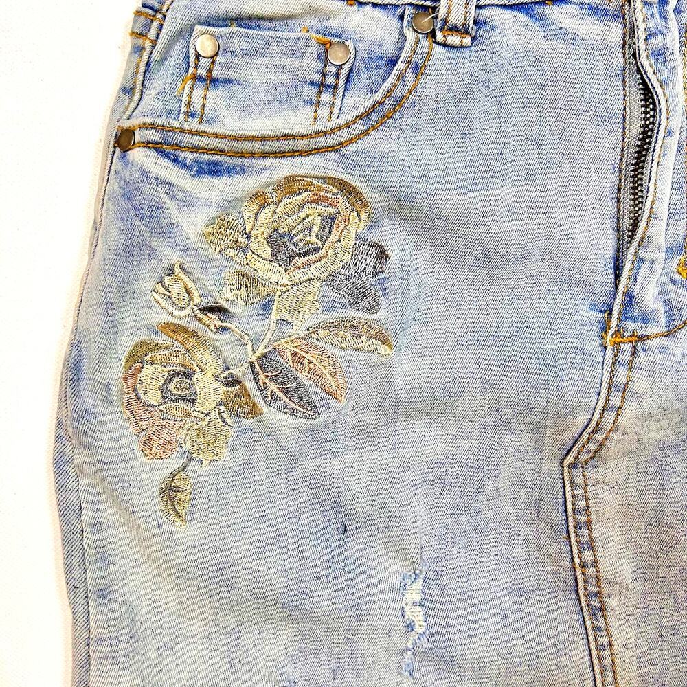 Whimsy Embroidered Flowers Coastal Cowgirl Boho Denim Skirt Women size Small - Picture 5 of 6
